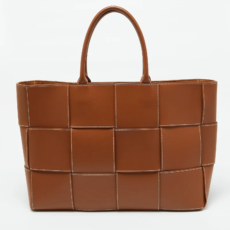 Handle bags with abstract art for uniqueness -Bottega Veneta Brown Leather Large Arco Tote