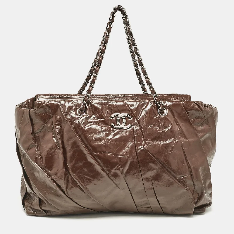 Handle bags with sleek zippers for closure -Chanel Choco Brown Twisted Glazed Leather Large Classic Tote