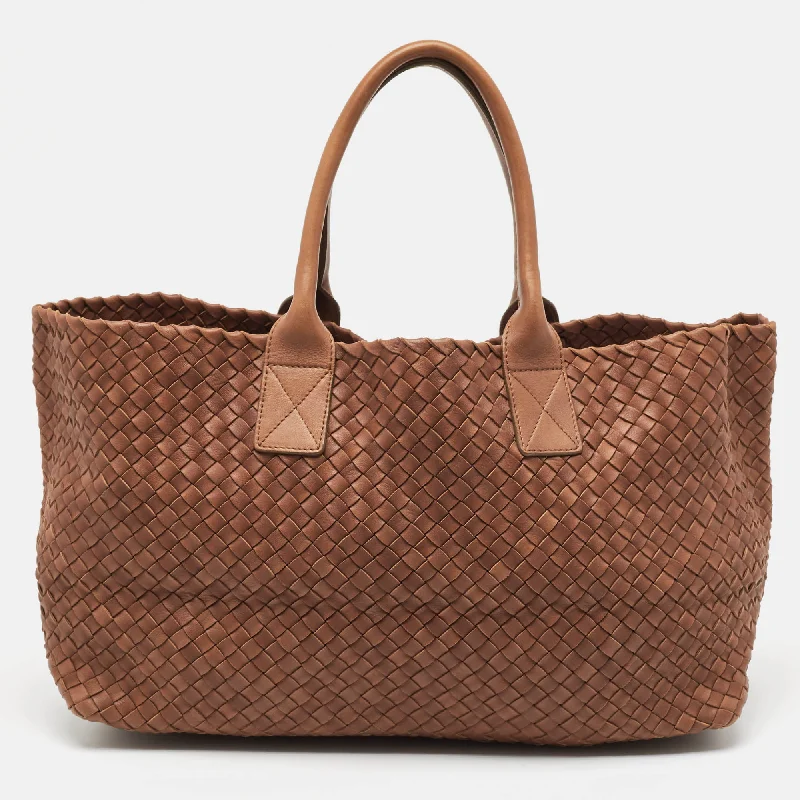 Handle bags with geometric patterns for modernity -Bottega Veneta Brown Intrecciato Leather Cabat Shopper Tote